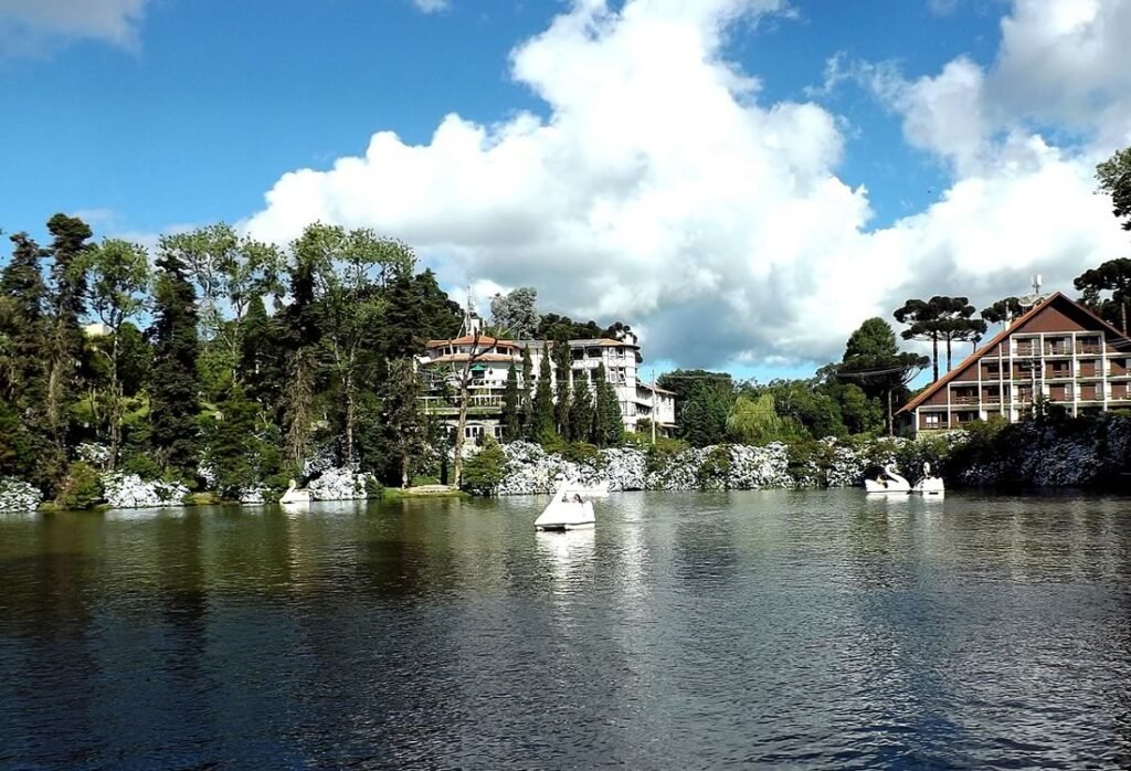 As 10 Melhores Atrações em Gramado e Canela 10 Foto lago Negro, Gramado.
