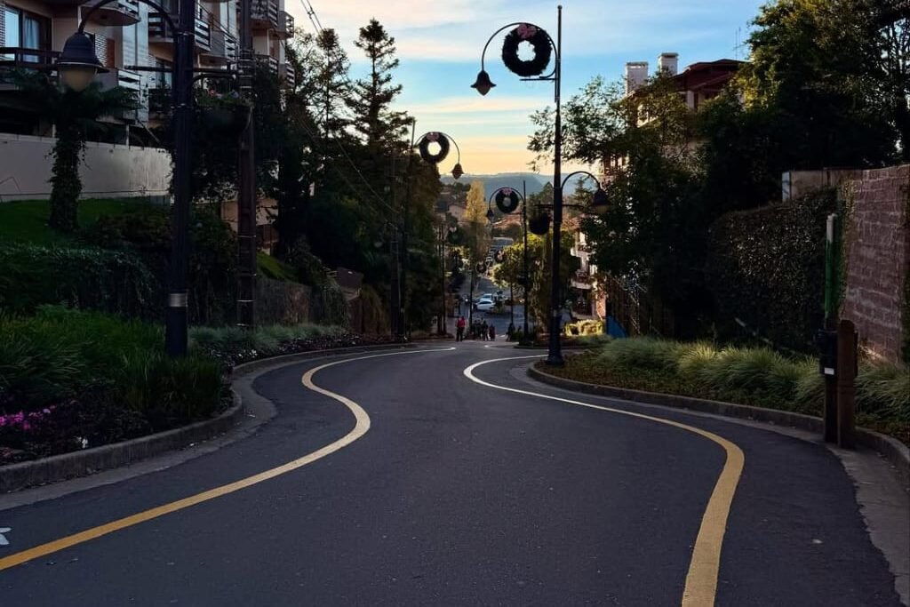 15 pontos turísticos imperdíveis em Gramado e Canela 8 Rua Torta de Gramado