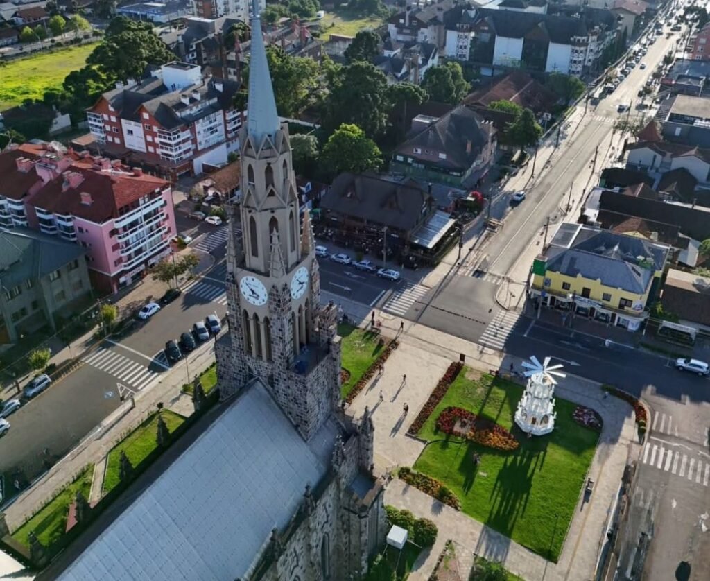 Catedral de Pedra Canela: dicas, história e o que ver 1 Foto da Catedral de Pedra de Canela vista do alto.