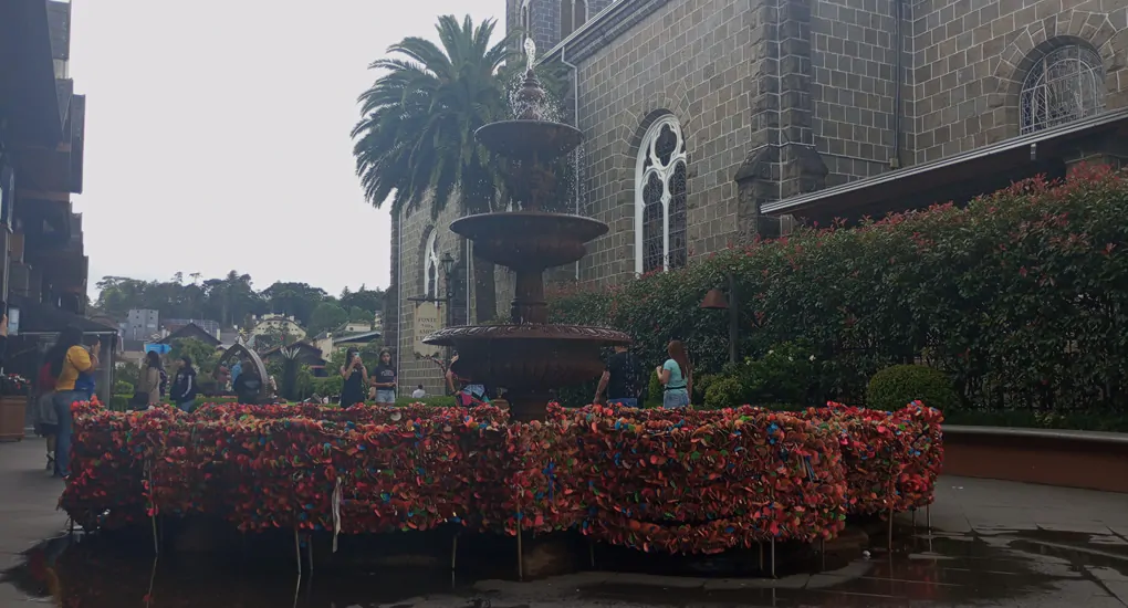 15 pontos turísticos imperdíveis em Gramado e Canela 10 Matriz de São Pedro e Fonte do Amor Eterno.