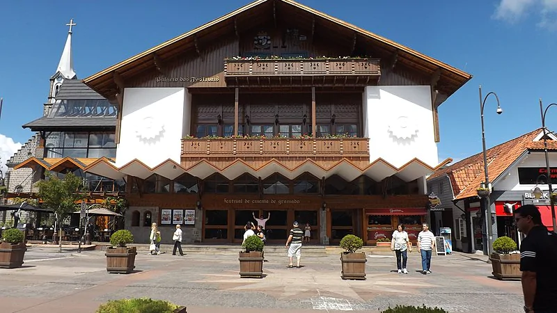 15 pontos turísticos imperdíveis em Gramado e Canela 11 Palácio dos Festivais, Gramado.