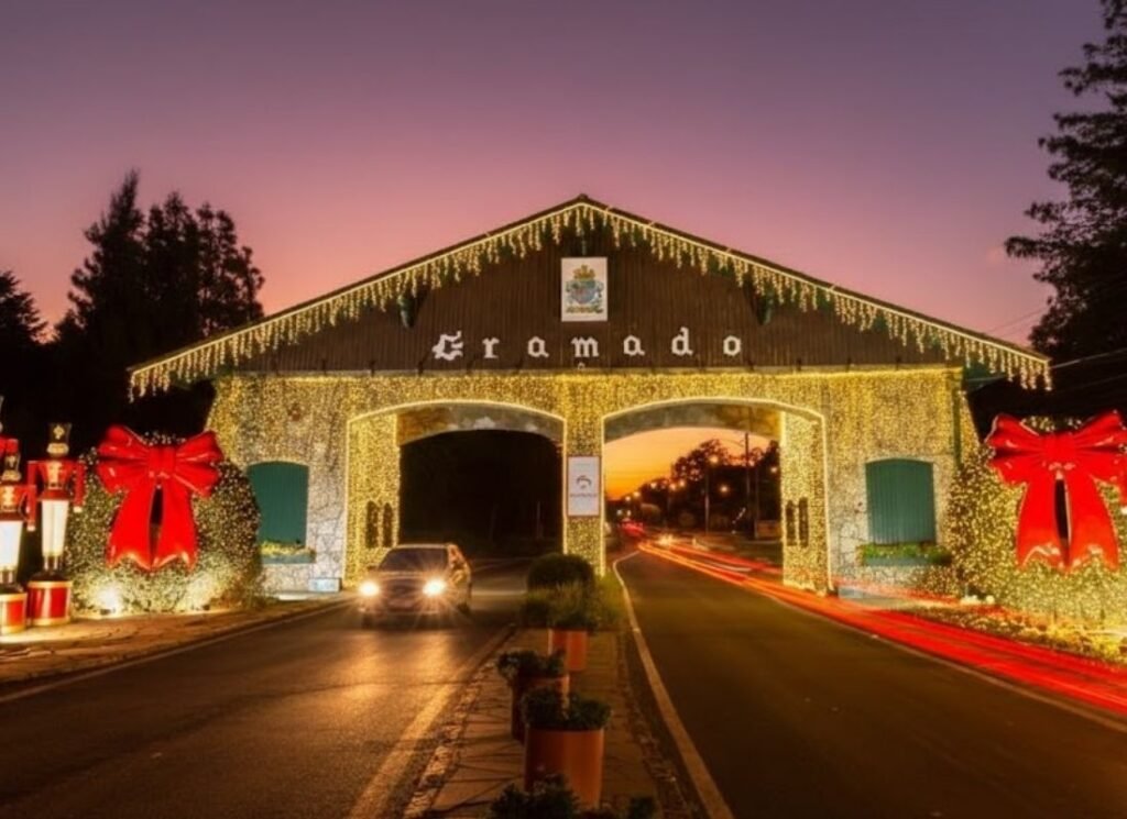 O que fazer em Gramado: guia atualizado 4 Foto de pórtico natal luz em Gramado.