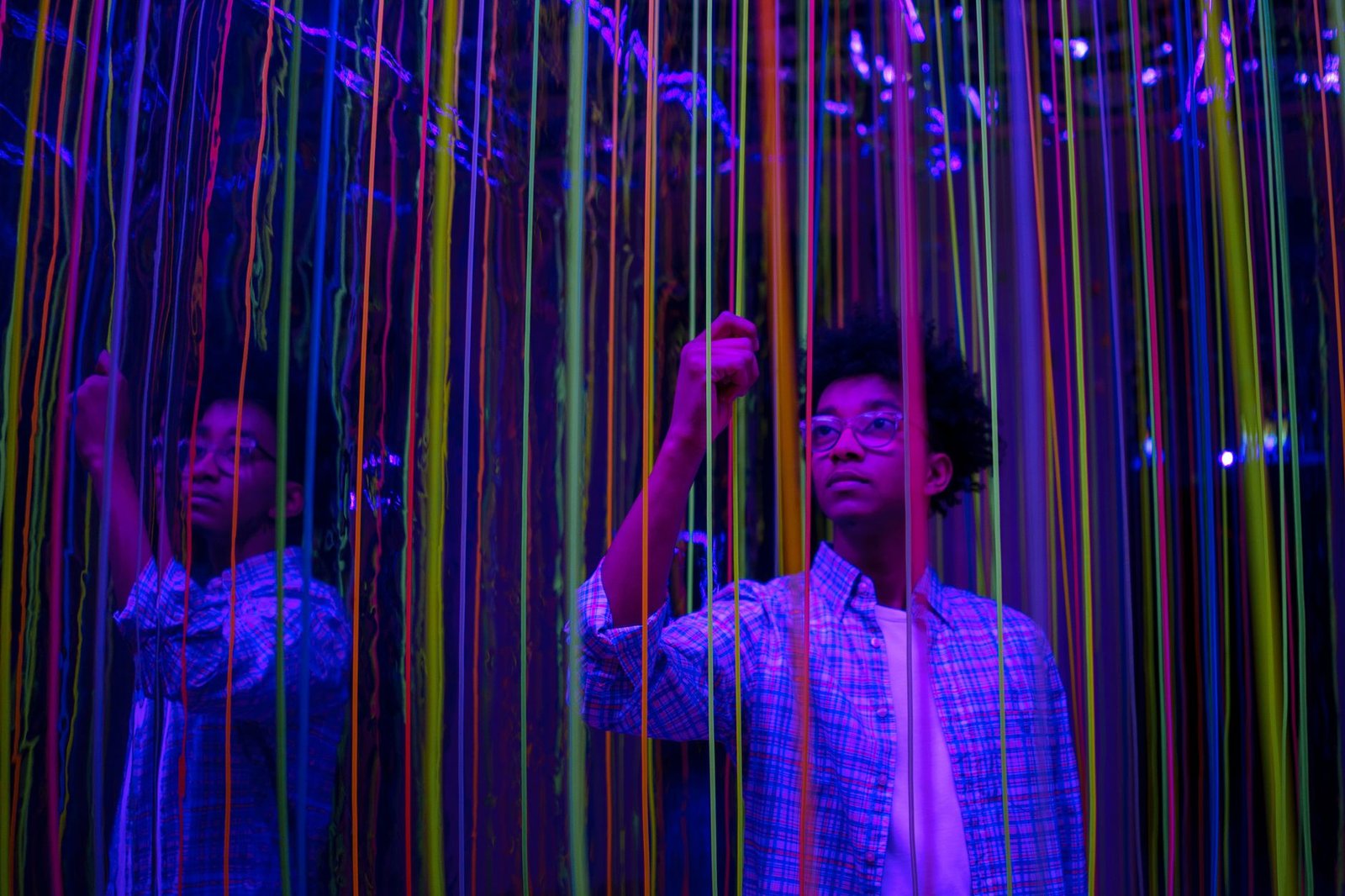 Parque Lumni em Gramado: O Que É a Nova Atração 2 Espaço de arte digital imersiva com projeções de luz e cores vibrantes