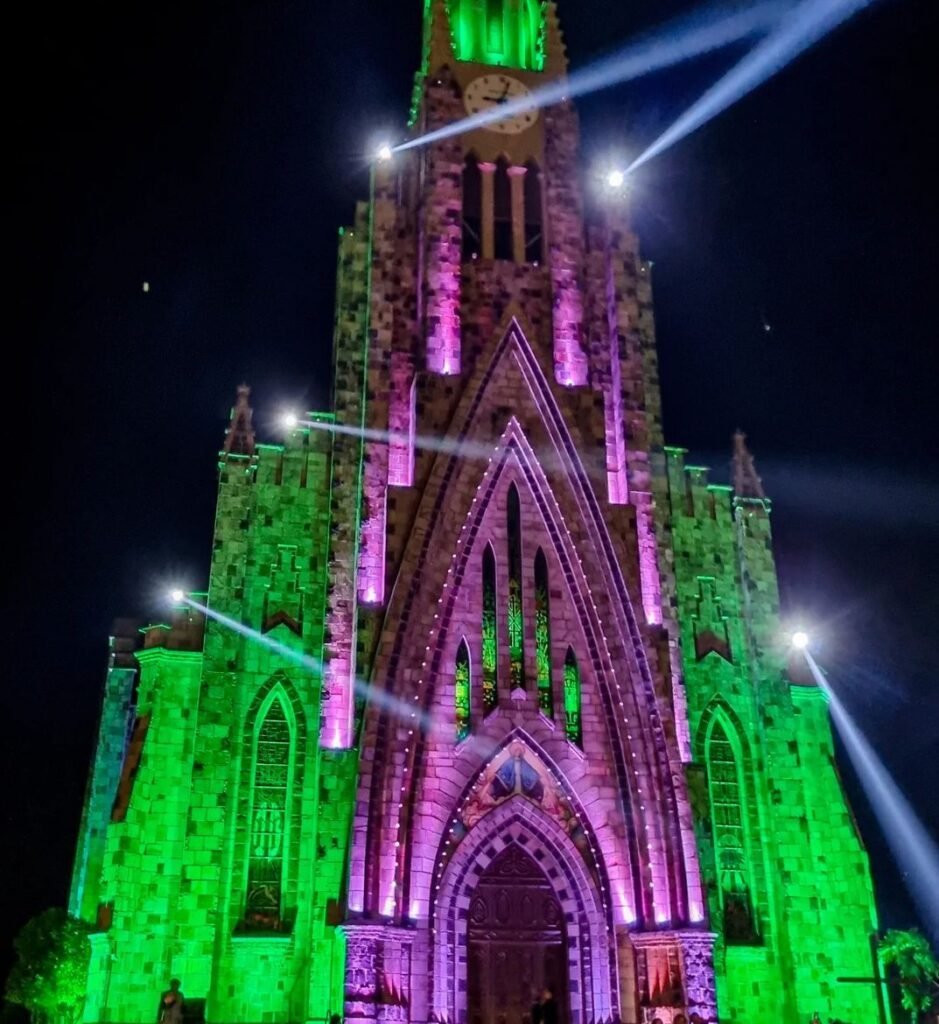 Volta Show das Luzes da Catedral de Pedra 2024 2 Show das luzes Via Domini 2024 Igreja Iluminada a noite