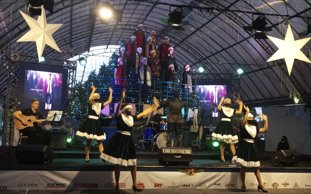 Atrações Gratuitas do Natal Luz de Gramado 5 Apresentação de músicas na Rua Coberta, Arvore Cantante no natal luz de Gramado.
