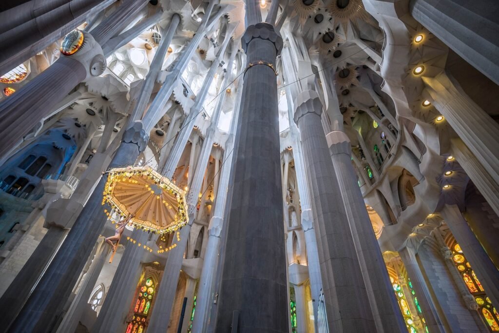 Templo da Sagrada Família em Barcelona, A "Basílica de Gaudí" 6 Colunas do templo da Sagrada Família.