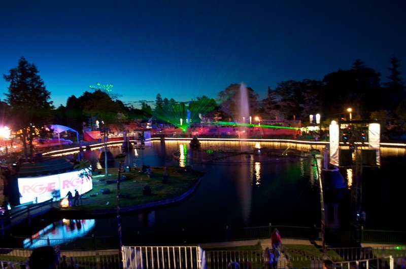 Gramado: Lago Joaquina Rita Bier, Um oásis de paz e beleza 3 Nativitaten no lago Joaquina Rita Bier. Foto noturna.