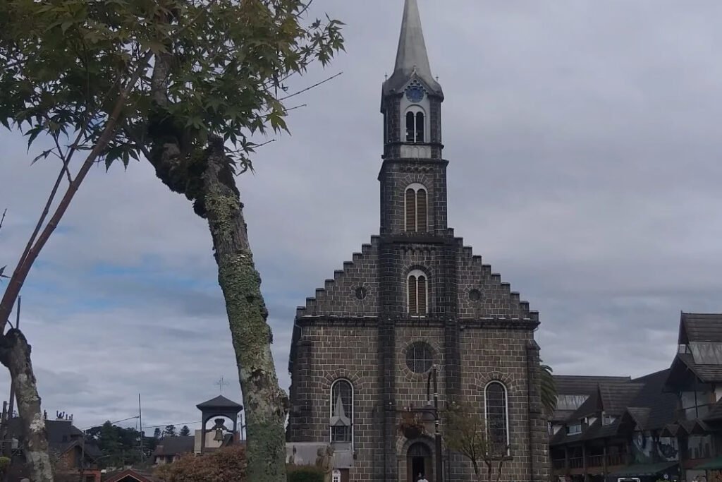 O que fazer em Gramado com chuva? 10 dicas turísticas 10 Igreja Matriz de São Pedro em Gramado