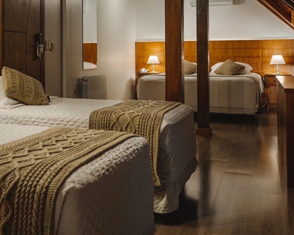 Melhores Hotéis em Gramado para 2024 3 Micheline Hotel Tricot, quarto do hotel