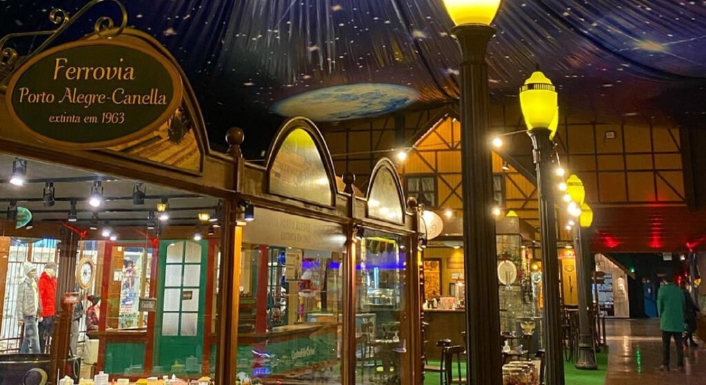 O que fazer em Gramado com chuva? 10 dicas turísticas 7 Dentro do parque Mundo a Vapor, mostra a Ferrovia Porto Alegre - Canela