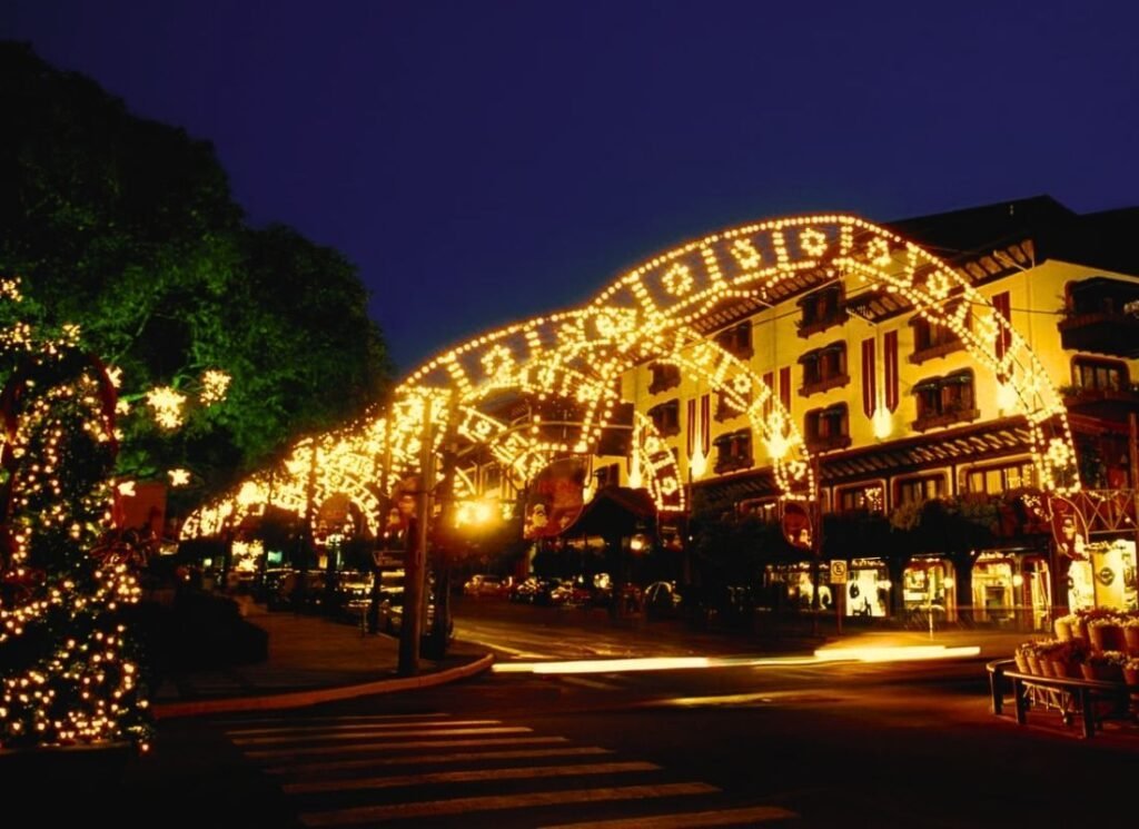 Mejor época para viajar a Gramado 3 Foto de la Av. das Hortênsias en el centro de Gramado.