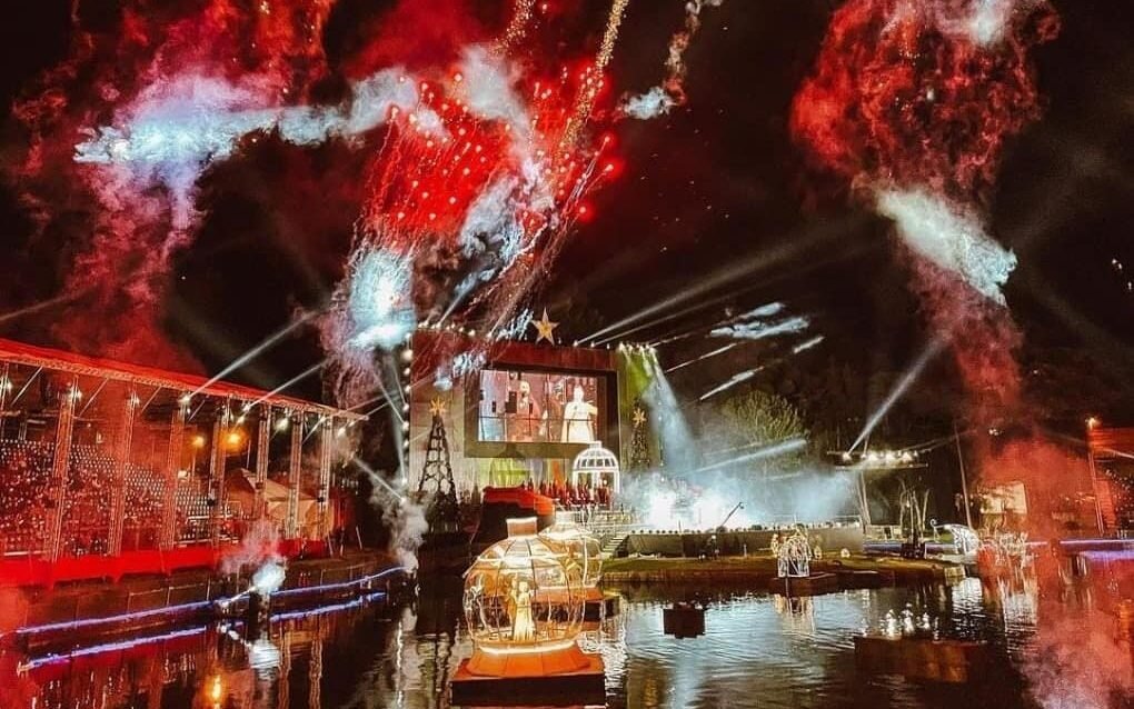 Natal Luz e Nativitaten: Uma Experiência Natalina Incrível em Gramado 1 Apresentação de natal no lago Joaquina Rita Bier. Fogos de artifício