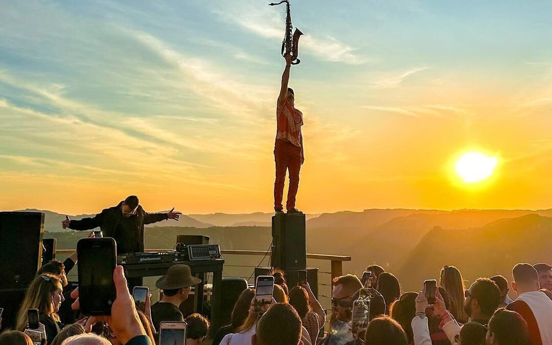 Gramado em Todas as Estações: Guia para Planejar Sua Viagem 2 Foto de momento no por do sol no parque olivas de Gramado.