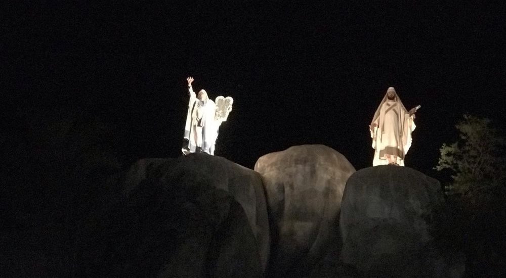 Paixão de Cristo de Nova Jerusalém 2024: Uma Jornada Espiritual 4 Paixão de Cristo, atores sobre as pedras