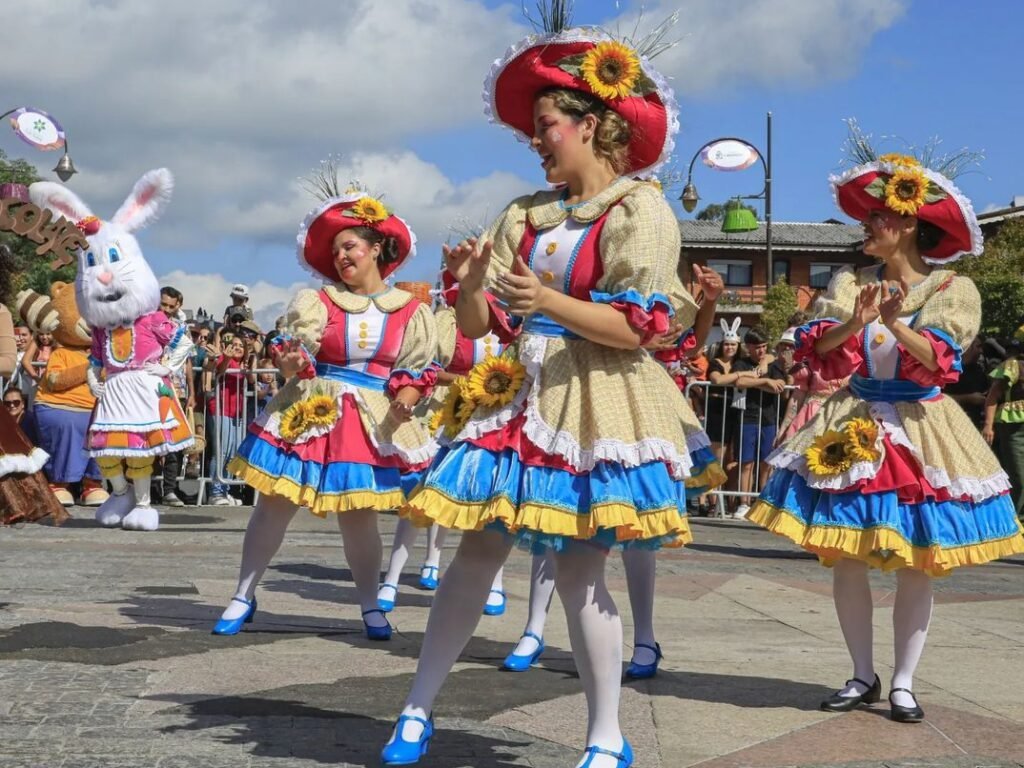 Páscoa em Gramado 2024: Uma Celebração Inesquecível 1 Apresentação de páscoa no centro de Gramado