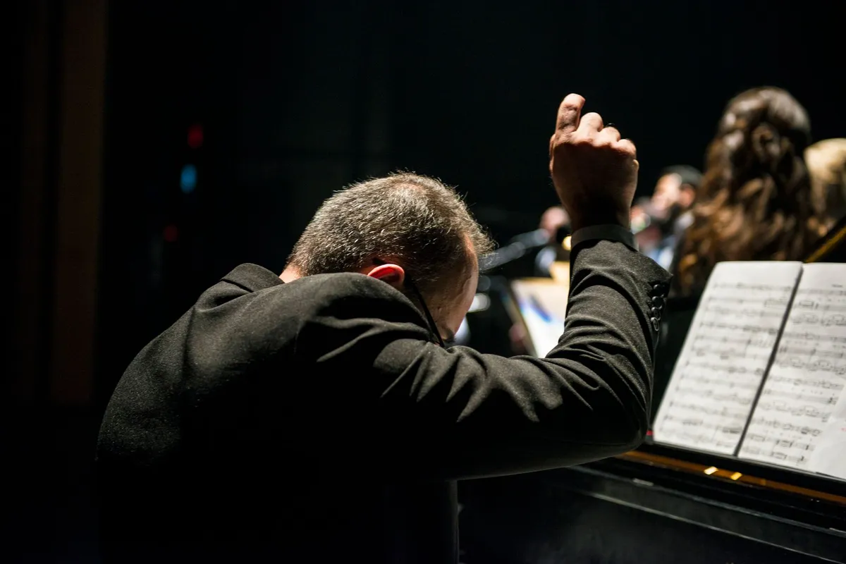 Natal Luz in Concert: só 8 sessões com orquestra em Gramado 1 Orquestra sinfônica em concerto de música erudita natalina no Palácio dos Festivais em Gramado