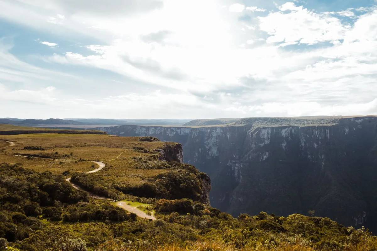 Cambará do Sul saindo de Gramado: bate-volta aos cânions 1 Vista do cânion Fortaleza, no Parque Nacional da Serra Geral, em Cambará do Sul