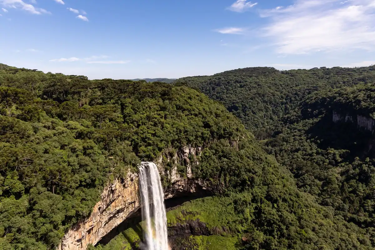 Aeroporto de Caxias do Sul para Gramado: 65 km e como ir 4 Vista aérea da Cascata do Caracol, em Canela, vizinha de Gramado